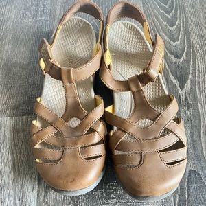 BareTraps Fayda flat closed toe sandal
